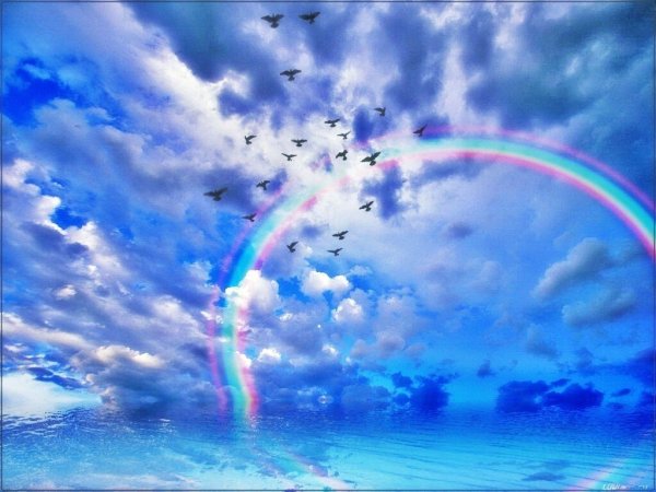 Красивое небо с радугой