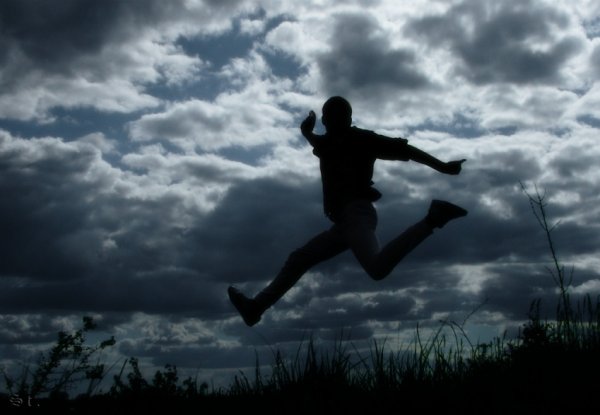 Человек бежит навстречу