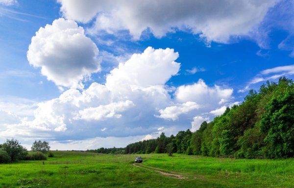 Летний пейзаж с облаками