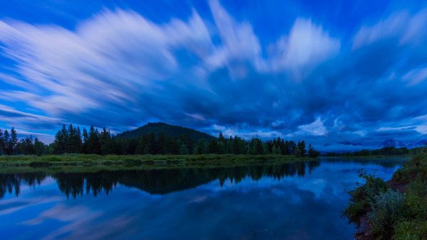 Синее небо и реки