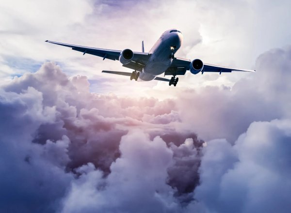 Самолет в небе