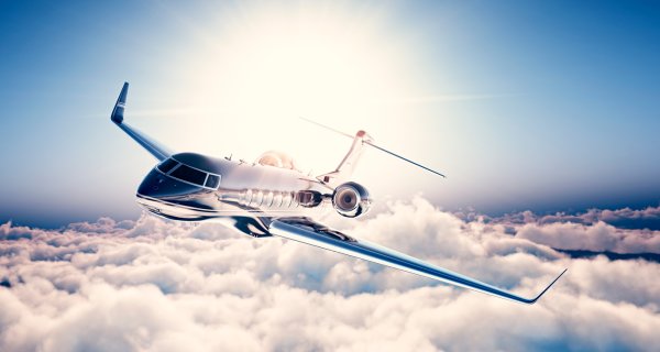 Самолет в небе