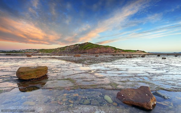 Большой камень и пейзаж