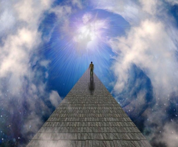 Человек уходящий в небо