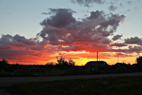 Красивый закат в деревне
