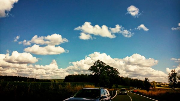 Машина в облаках