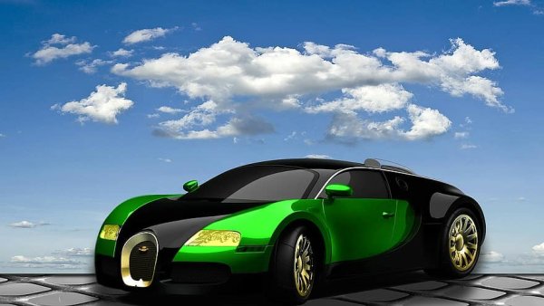 Спортивный автомобиль и небо с облаками
