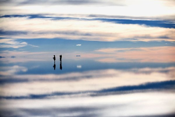 Человек ходит по облакам