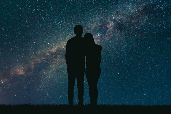 Пара под звездами