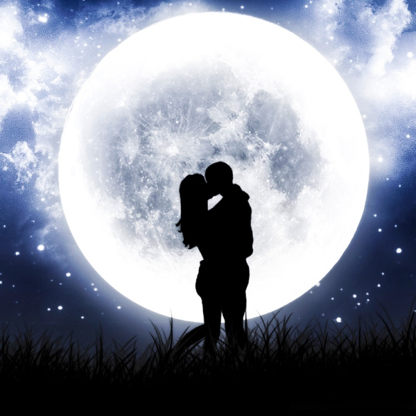 Поцелуй под луной