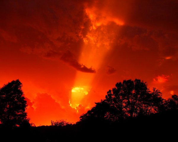 Пожар красное небо