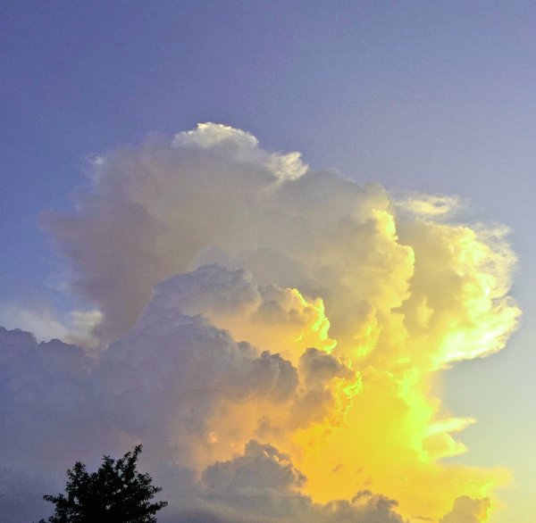 Красивый закат на море