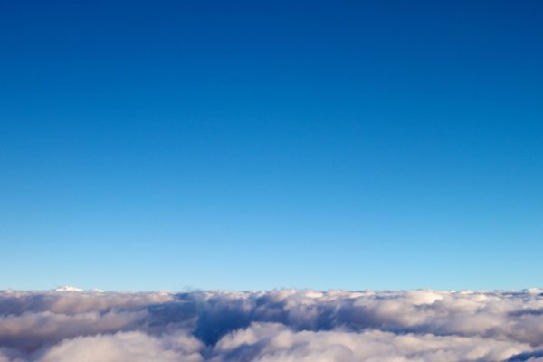 Голубое небо без облаков