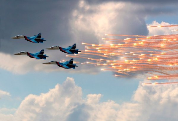 Истребитель в небе