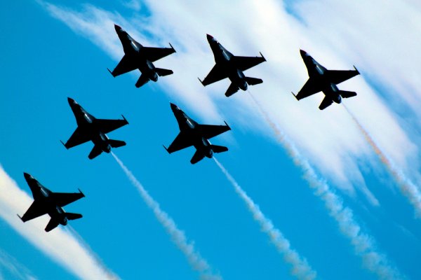 Истребитель в небе