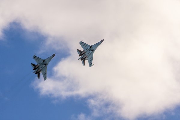 Самолет на закате