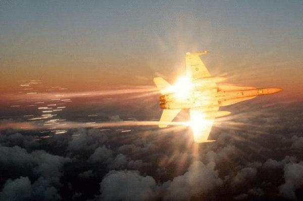 Самолет военный