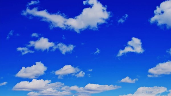 Темно синие облака