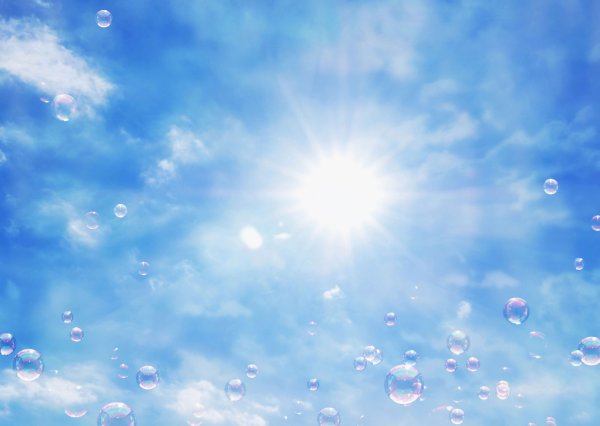 Нежно голубой фон с облаками