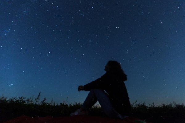 Человек с телескопом