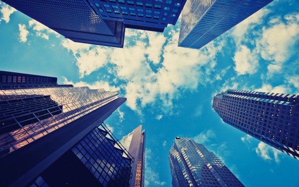 Небоскребы на фоне неба