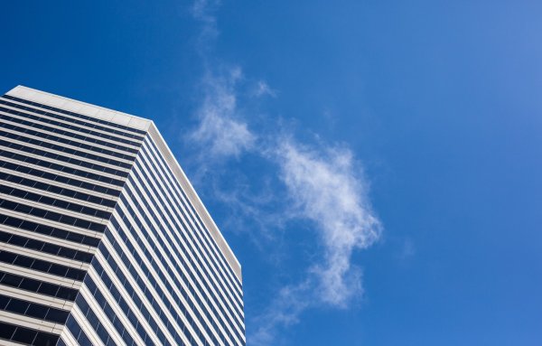 Здание на фоне неба