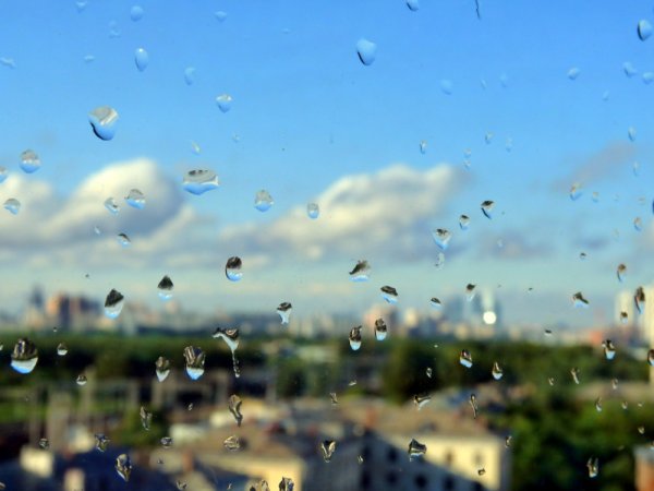 Капли дождя с неба