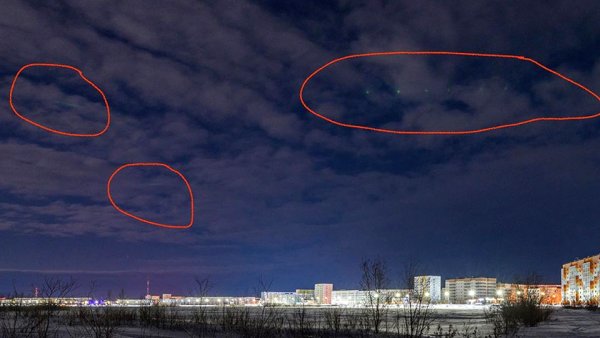 Неопознанный летающий объект в небе