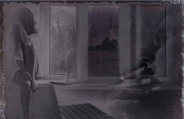 Девушка скучает у окна