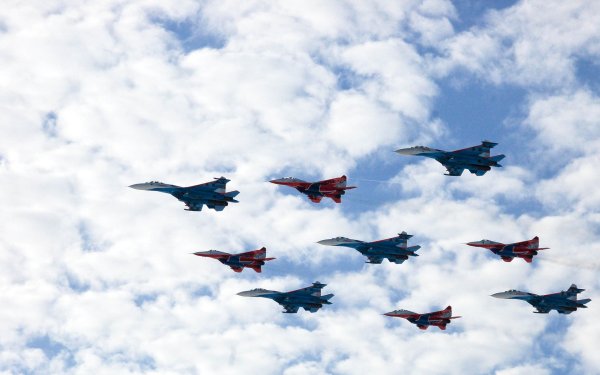 Военнныйсамолет в небе