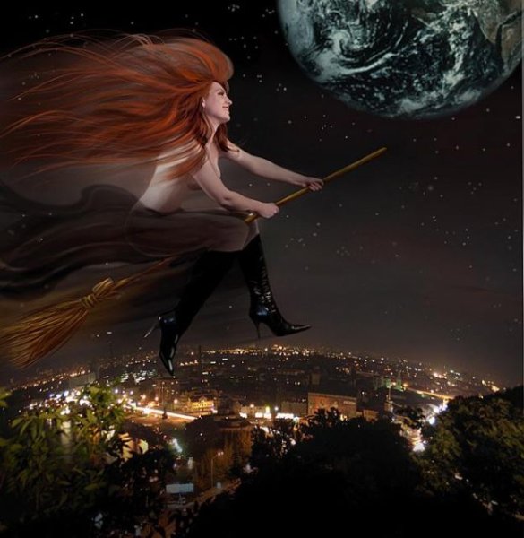 Рыжая девушка на метле