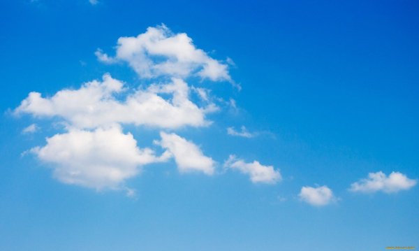 Голубое небо с облаками