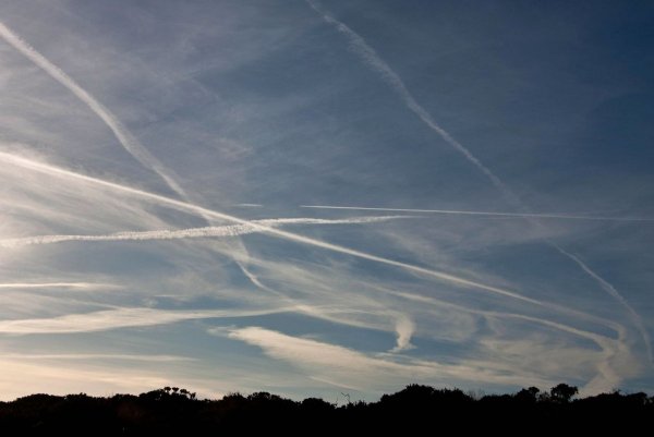 Химтрейлы или инверсионный след