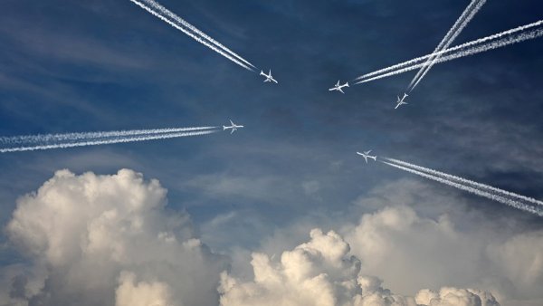 Небо в ярких полосах