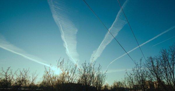 Полоса от самолета