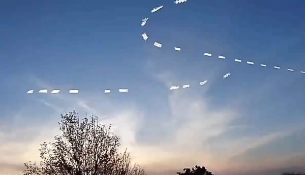 След самолета