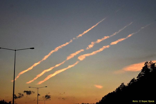 След самолета