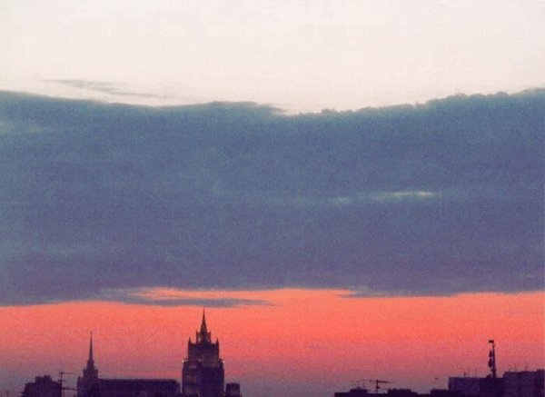 Небо цвета российского флага