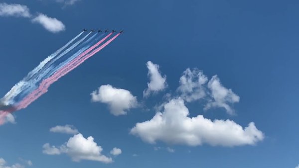 Триколор в небе