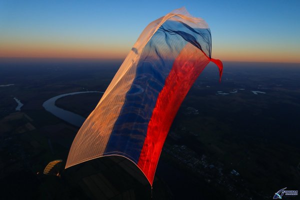 Российский Триколор в небе