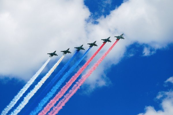 Триколор в небе