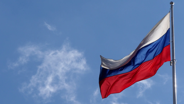 Флаг России на флагштоке
