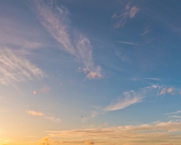 Голубое небо с облаками