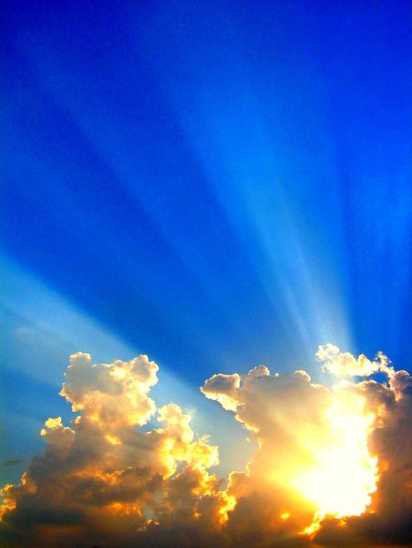 Солнце на синем небе