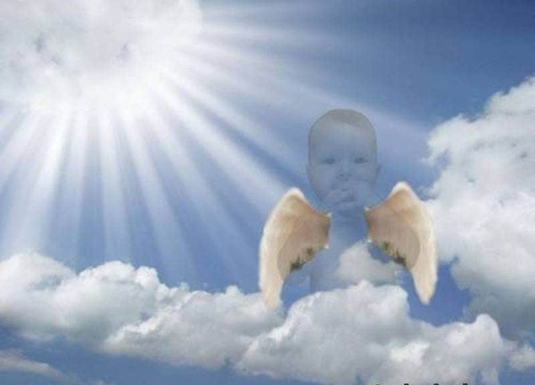 Ангел ребенок в небе