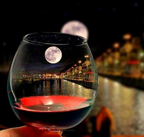 Бутылка с вином