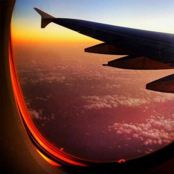 Иллюминатор самолета