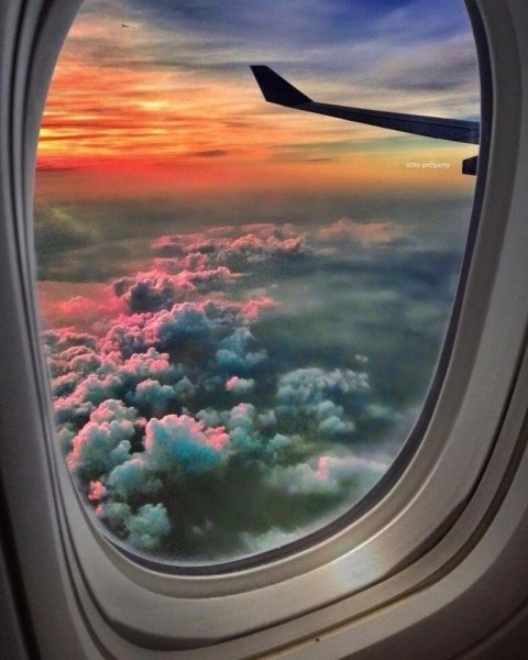 Иллюминатор самолета