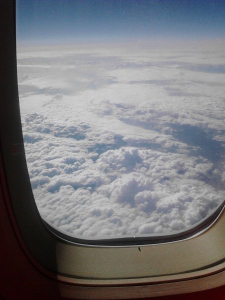 Вид из иллюминатора самолета