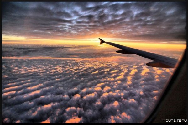 Вид из иллюминатора самолета